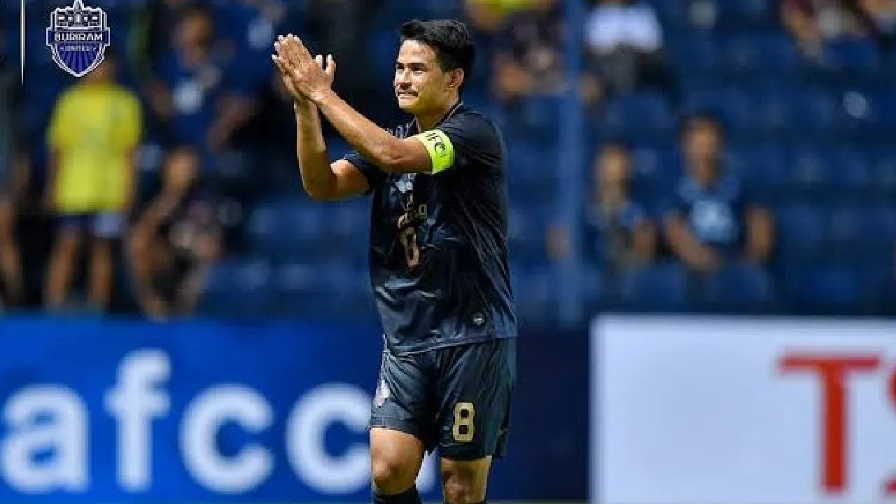 Legenda Thailand, Suchao Nuchnum yang juga merupakan mantan pemain Persib Bandung.
