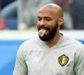 Pemain Meninggalkan Lapangan Setelah Aksi Thierry Henry