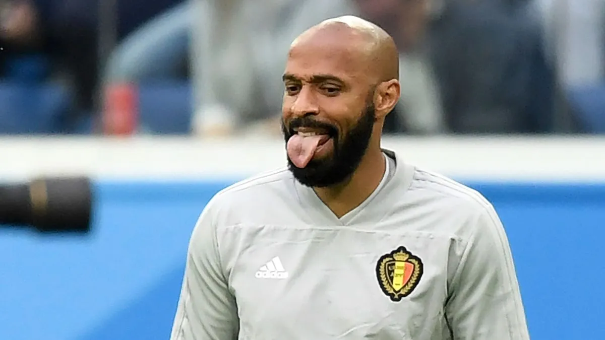 Pemain Meninggalkan Lapangan Setelah Aksi Thierry Henry - sumber: (footballlondon)
