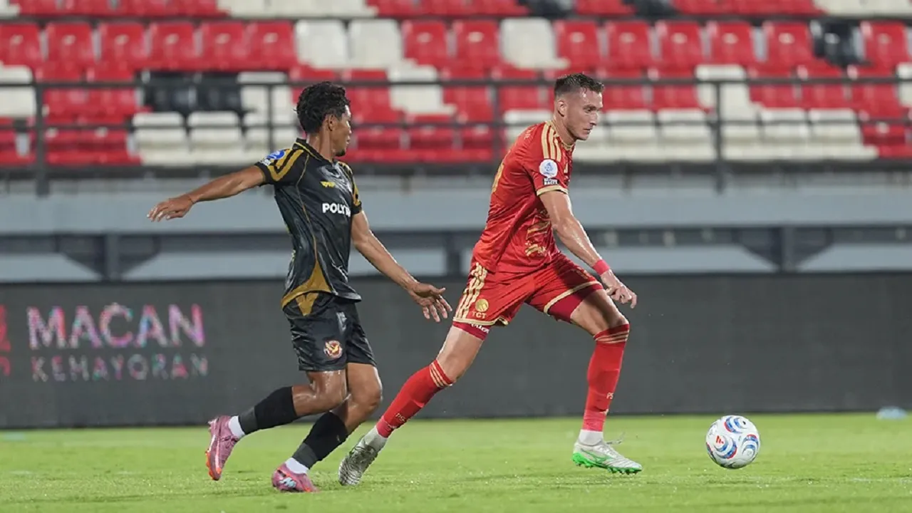 Penyerang Persija Jakarta, Ivan Mamut