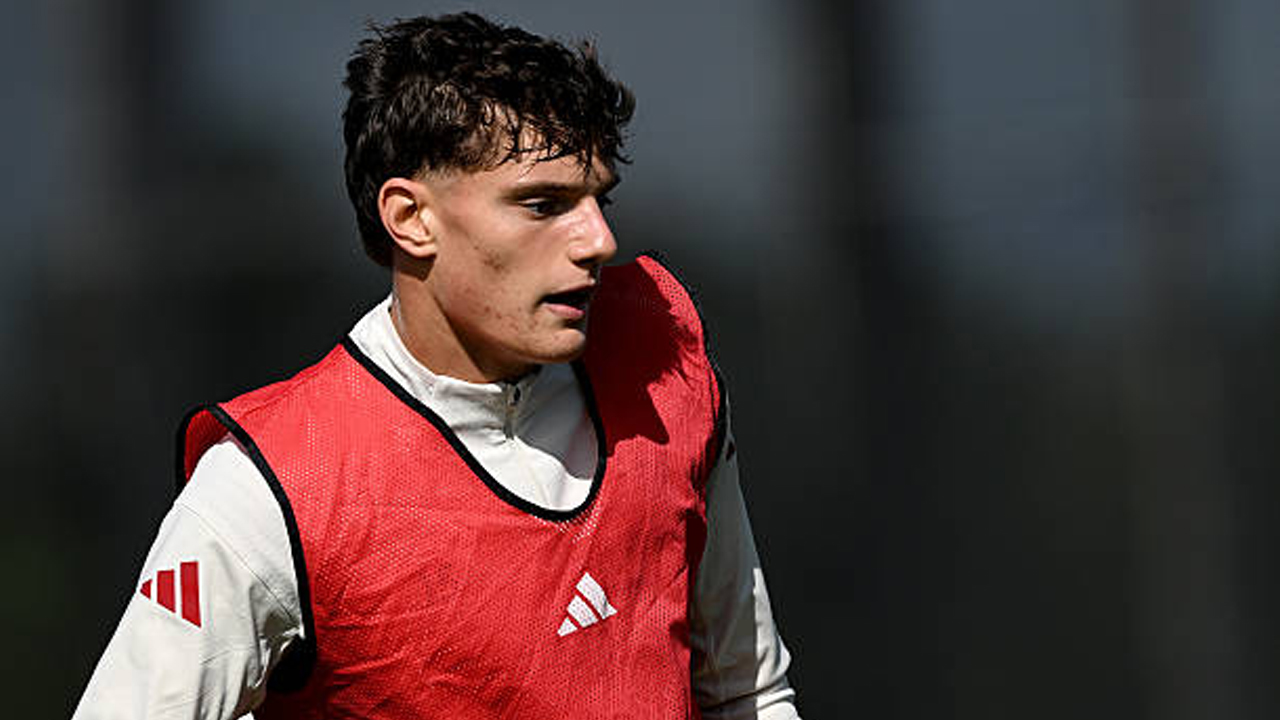 Pertahankan Giovanni Leoni, Liverpool Tak Tanggapi Tawaran Klub Peminat