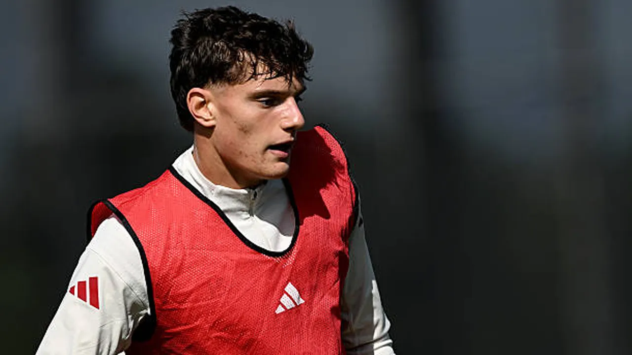 Pertahankan Giovanni Leoni, Liverpool Tak Tanggapi Tawaran Klub Peminat