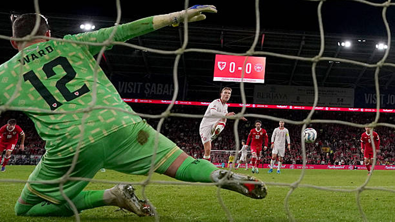 Rasmus Hojlund Cetak Gol Penalti, Denmark Menang 1-0 atas Wales