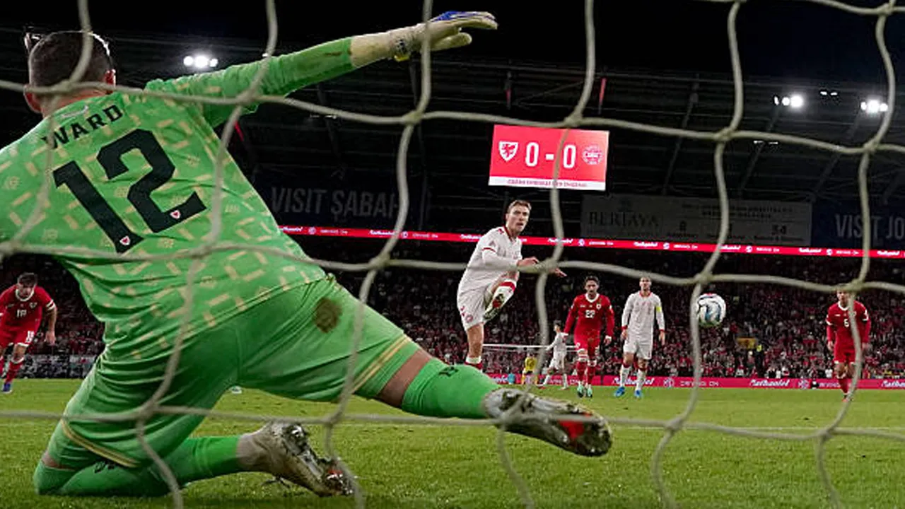 Rasmus Hojlund Cetak Gol Penalti, Denmark Menang 1-0 atas Wales