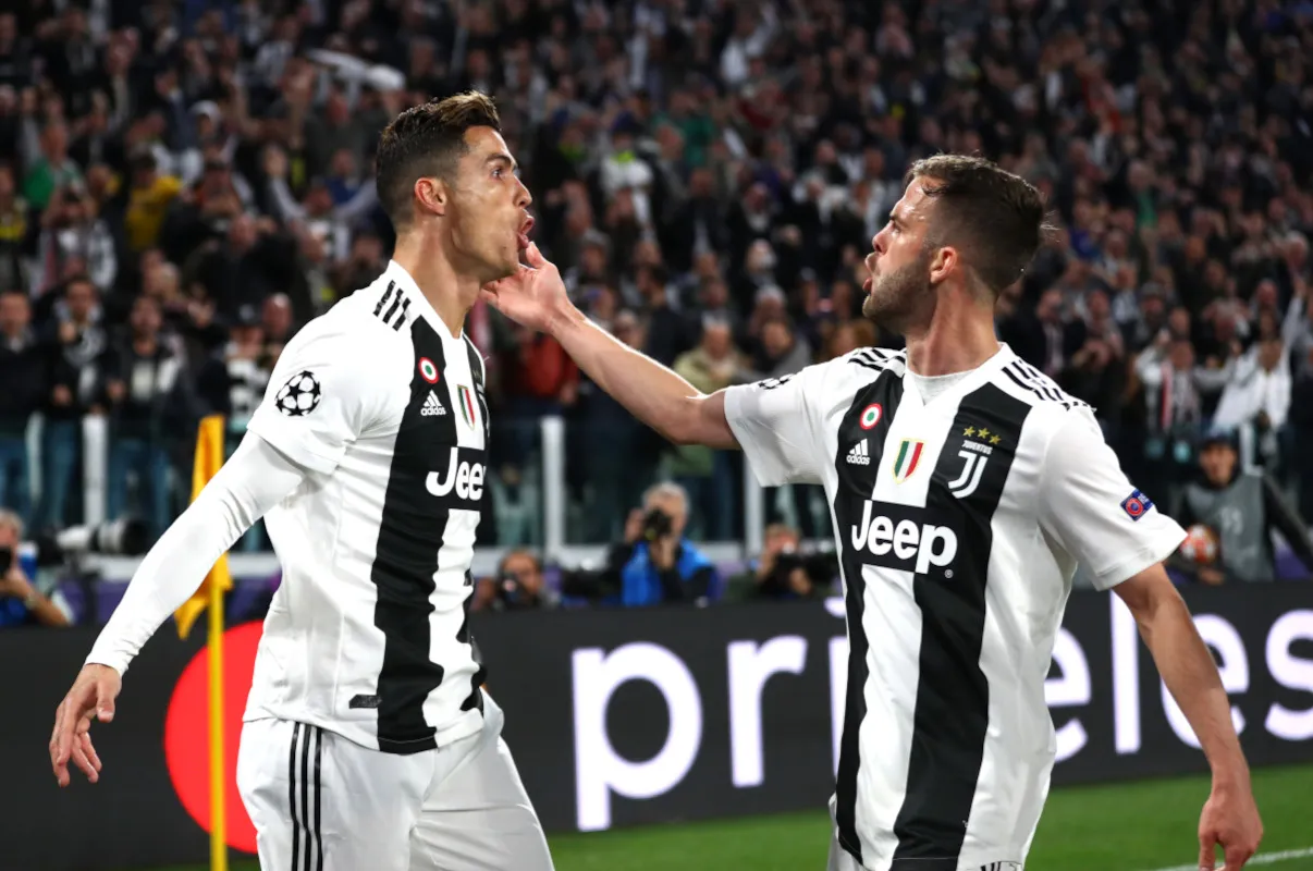 Ronaldo Terpinggirkan: Juventus Dituding Pjanic Atas Drama Tendangan Bebas - sumber: (footballitalia)