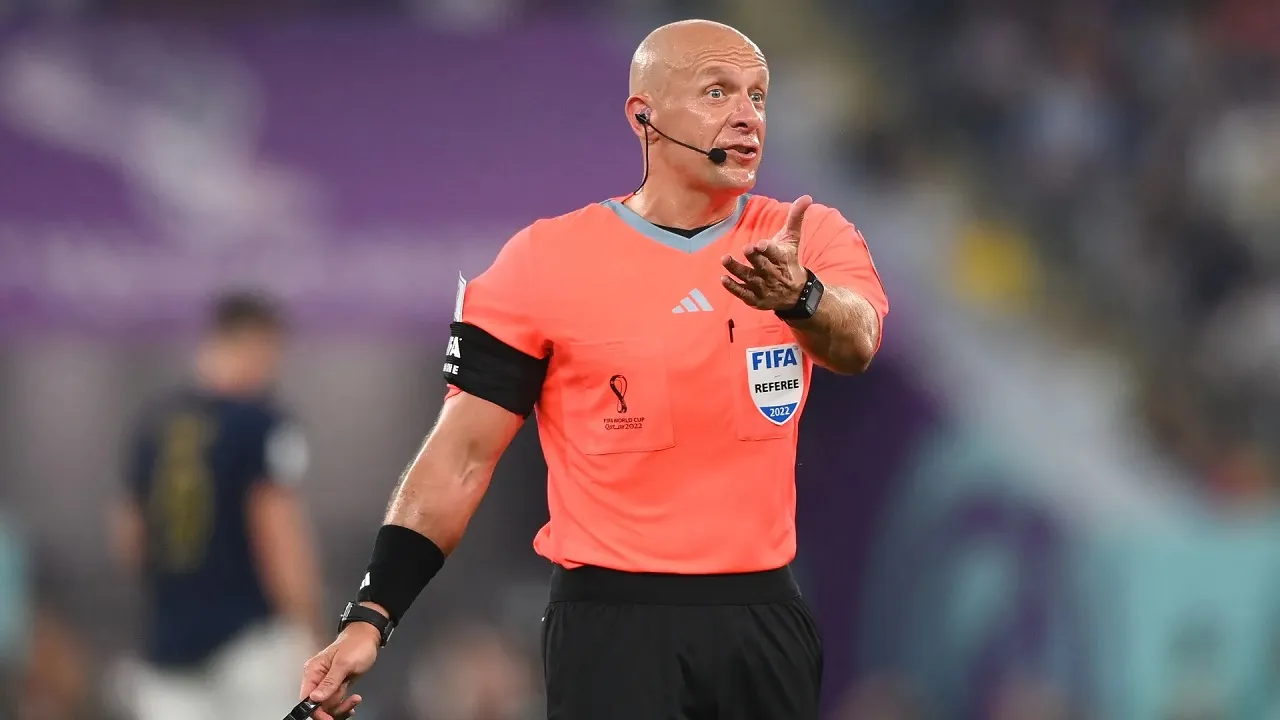 Wasit Szymon Marciniak Pimpin Timnas Italia vs Turkiye di Bologna