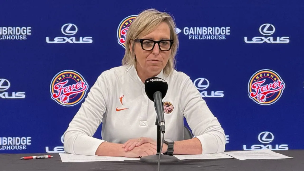 GM Indiana Fever Amber Cox mengatakan ia sengaja menyampaikan pembelaan karena menurutnya sejumlah narasi mengenai fanbase Fever selama playoff tidak benar. (Foto: AP)