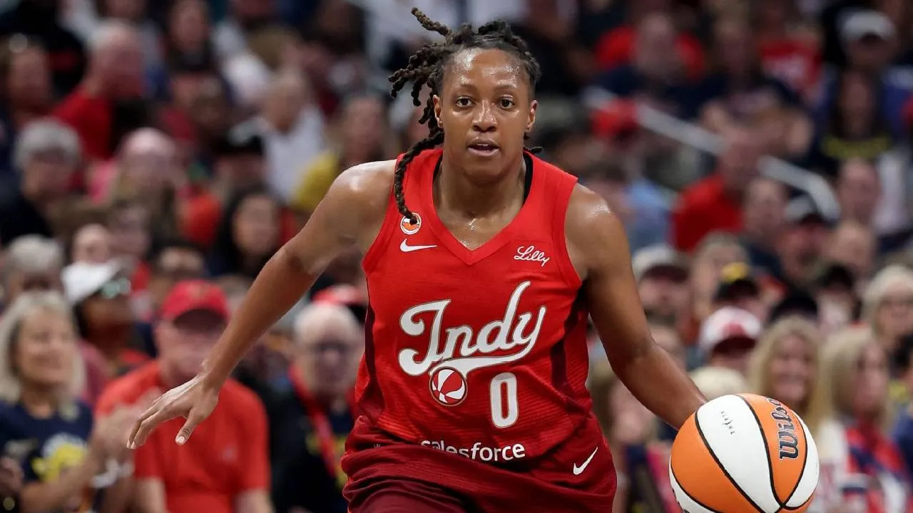 Kelsey Mitchell mencetak rata-rata 24,7 poin per pertandingan, tertinggi dalam kariernya dan menempati peringkat kedua WNBA. (Foto: AP)