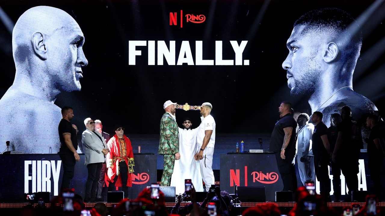 Legenda Tinju Ini Sebut Tyson Fury dan Joshua Tak Layak Rebut Gelar