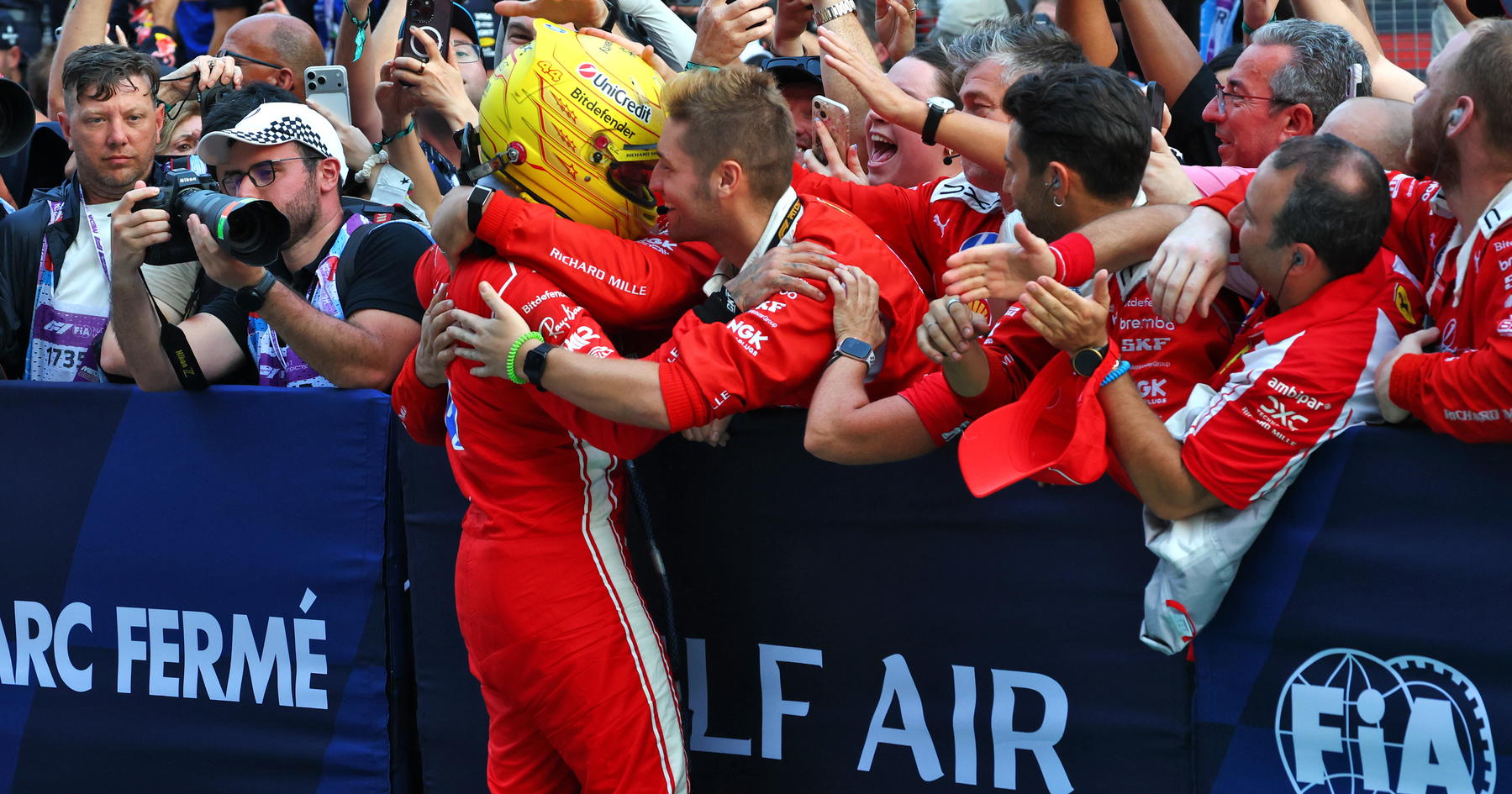Lewis Hamilton Ungkap Alasan Tak Akan ke Kasino dengan Ferrari