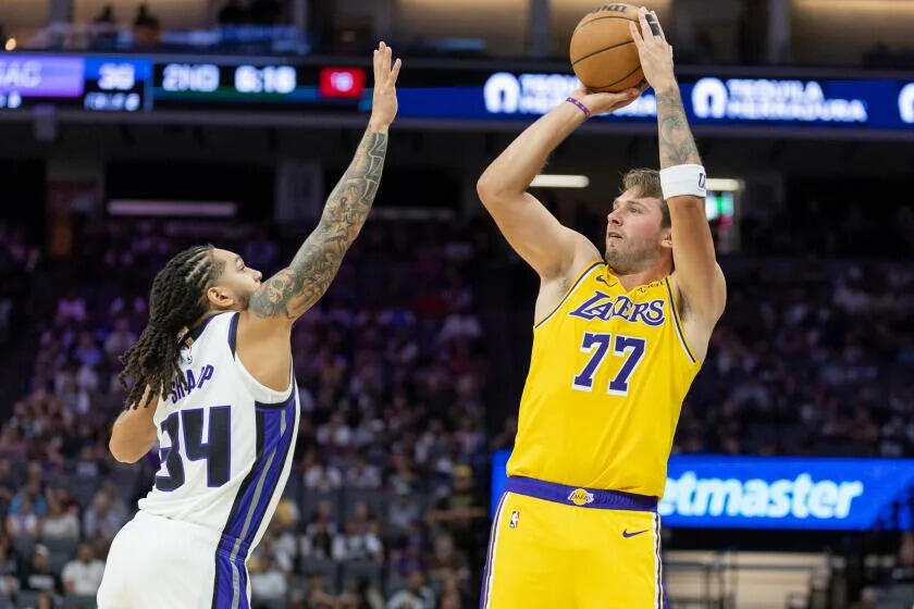 Luka Doncic Gemilang, JJ Redick Berikan Pujian Tinggi