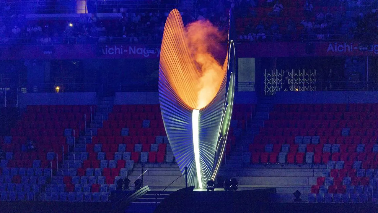 Obor Asian Games Aichi-Nagoya tampak menyala selama penyelenggaraan. (Foto: AP)