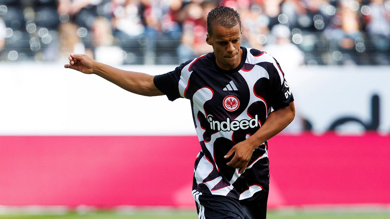 Timothy Chandler Terbuka untuk Perpanjang Kontrak di Eintracht Frankfurt