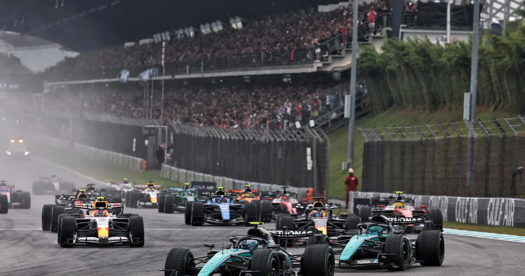 F1 Kembali ke Afrika, Lewis Hamilton Soroti Iran - sumber: (racingnews365)