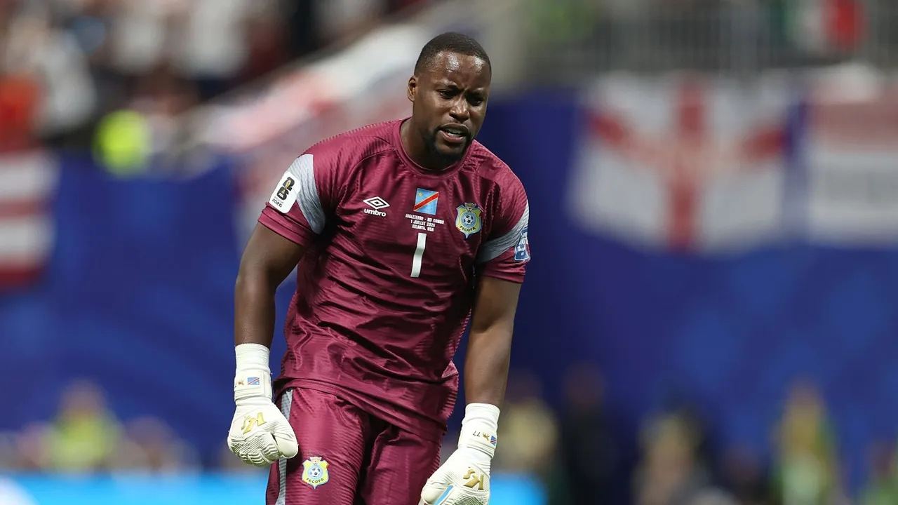 FIFA diduga membiarkan pelanggaran administrasi kiper Lionel Mpasi yang membela Kongo di kualifikasi hingga putaran final Piala Dunia 2026