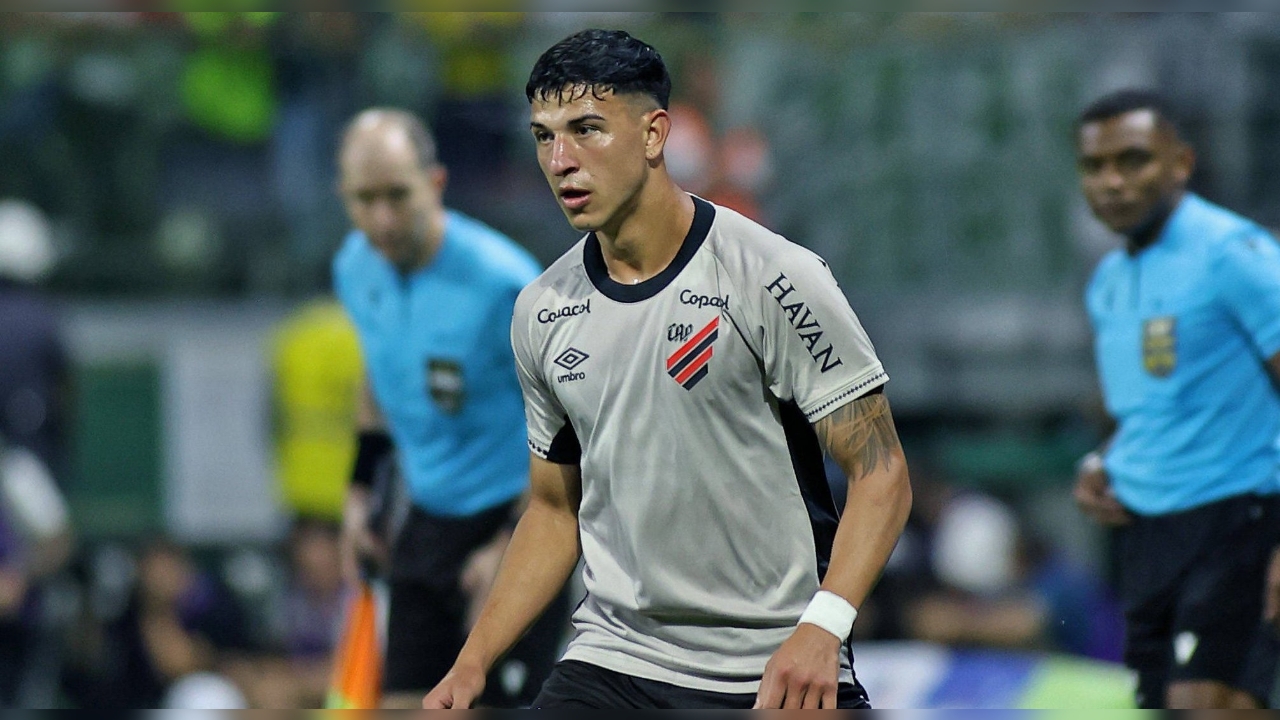 Lazio Turut Pantau Defender Argentina Bersama Dua Klub Bundesliga