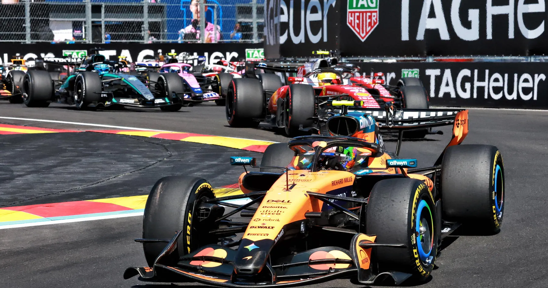 McLaren: Persaingan Pengembangan F1 2026 Tak Terbendung - sumber: (racingnews365)