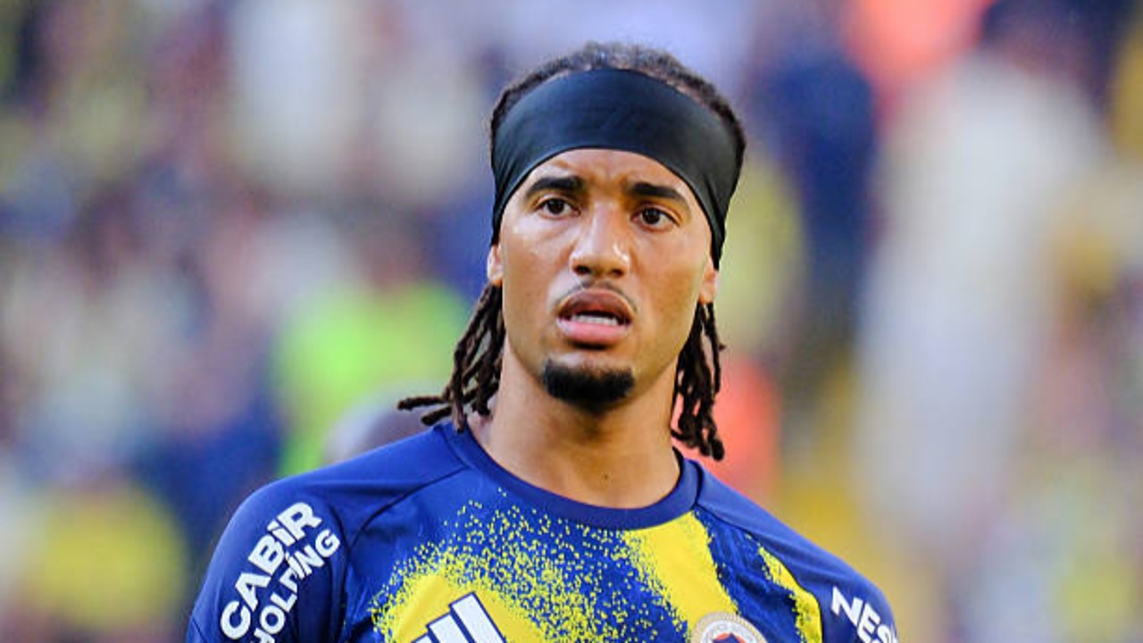 Nottingham Forest Berencana Hidupkan Kembali Minat pada Archie Brown