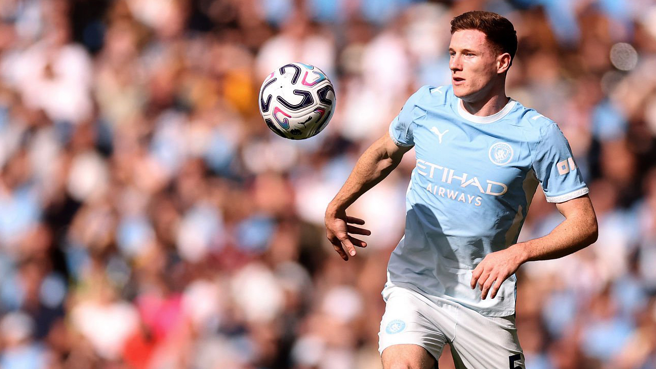 Sheringham Minta MU Kembali Kejar Elliot Anderson dari Man City