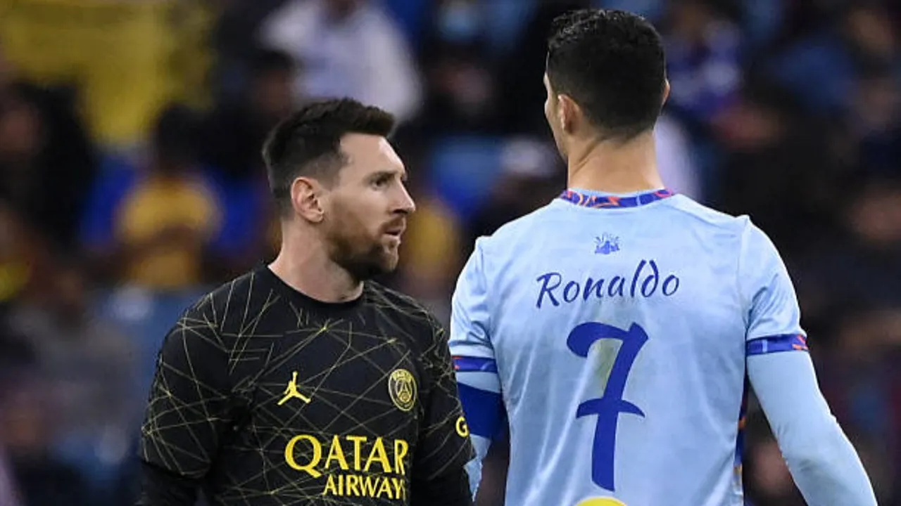 Cristiano Ronaldo menyampingkan rivalitas panjang demi menyampaikan rasa hormat mendalam atas karier internasional Lionel Messi