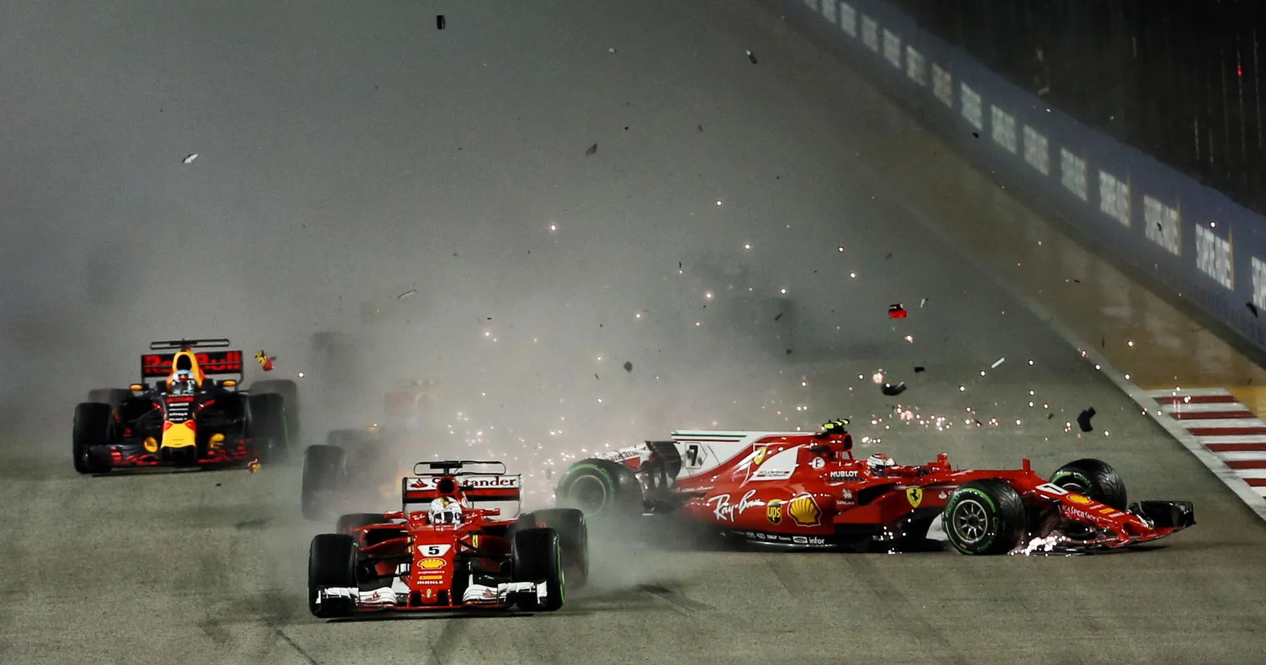 Ferrari Gagal Raih Gelar Akibat Insiden di GP Singapura - sumber: (racingnews365)