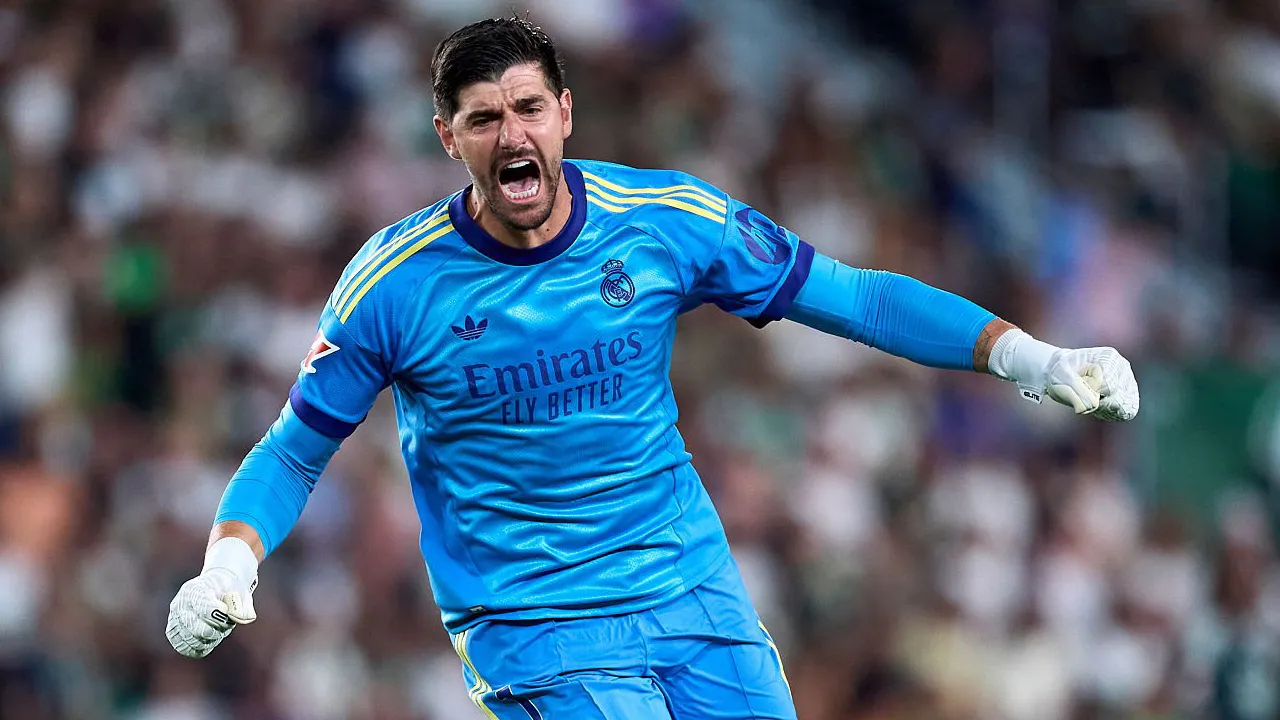 Lini Pertahanan Rapuh, Thibaut Courtois Selamatkan Muka Real Madrid
