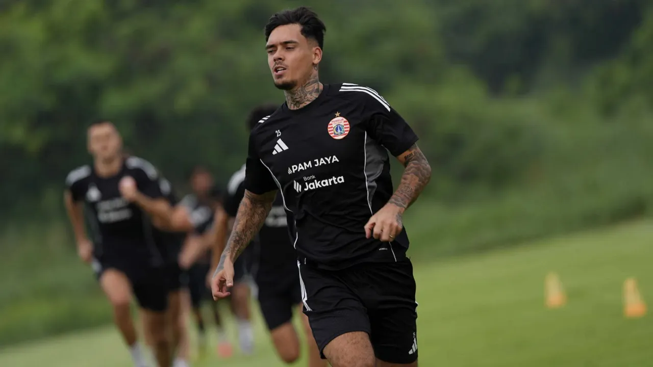 Pemain Persija Jakarta, Shayne Pattynama kembali gabung latihan tim