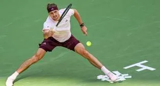 Alexander Zverev Terjatuh, Tapi Tetap Melaju Di Shanghai