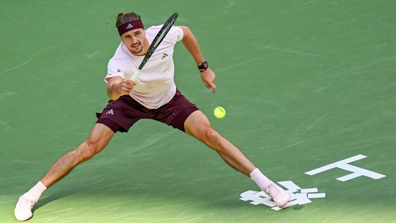 Alexander Zverev Terjatuh, Tapi Tetap Melaju Di Shanghai