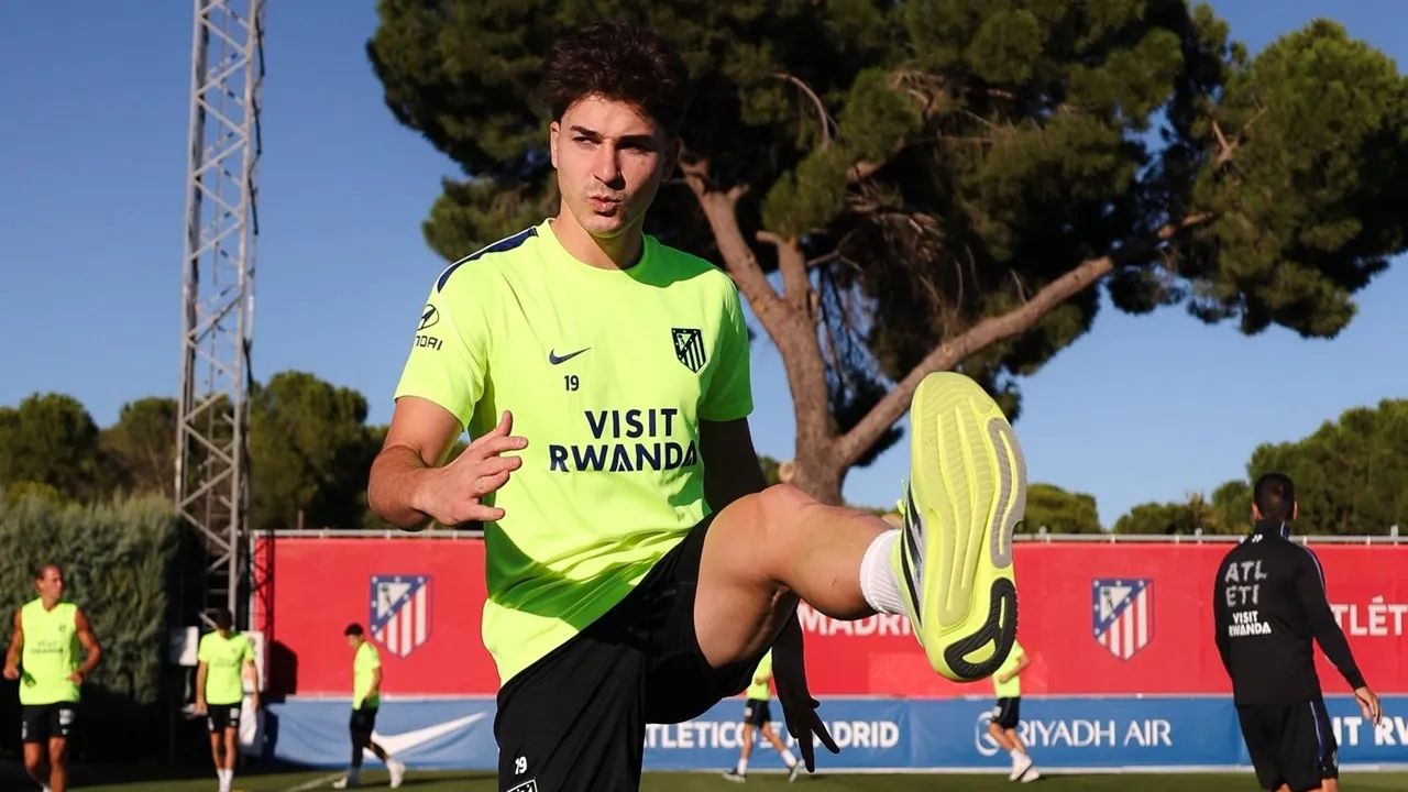 Alvarez Ambil Tindakan Tegas Usai Gagal Pindah ke Barcelona