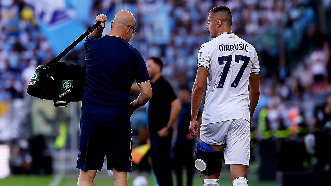Cedera Kambuh, Defender Lazio Harus Absen Lagi Jelang vs Monza