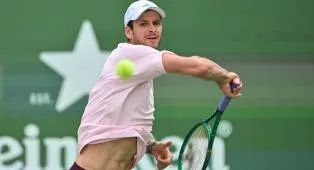 Hubert Hurkacz Permalukan Novak Djokovic Di Shanghai