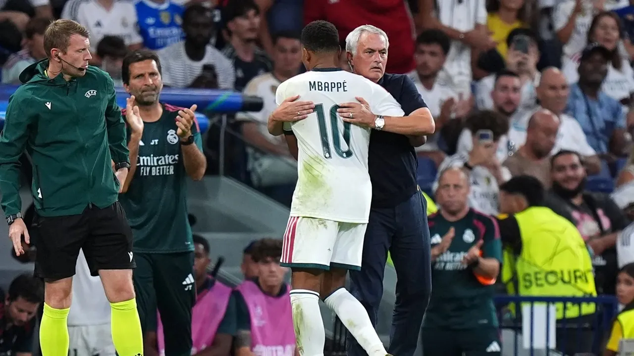 Jose Mourinho Pasang Badan Membela Kylian Mbappe