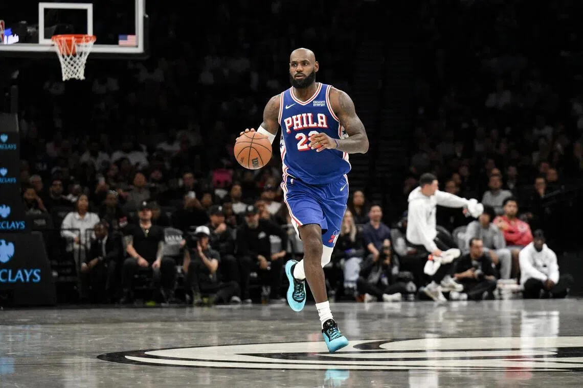 LeBron James Tampil Gemilang di Laga Pramusim 76ers - sumber: (mainbasket)