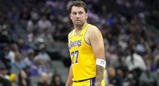 Luka Doncic Absen Playoff 2026 Akibat Cedera Hamstring