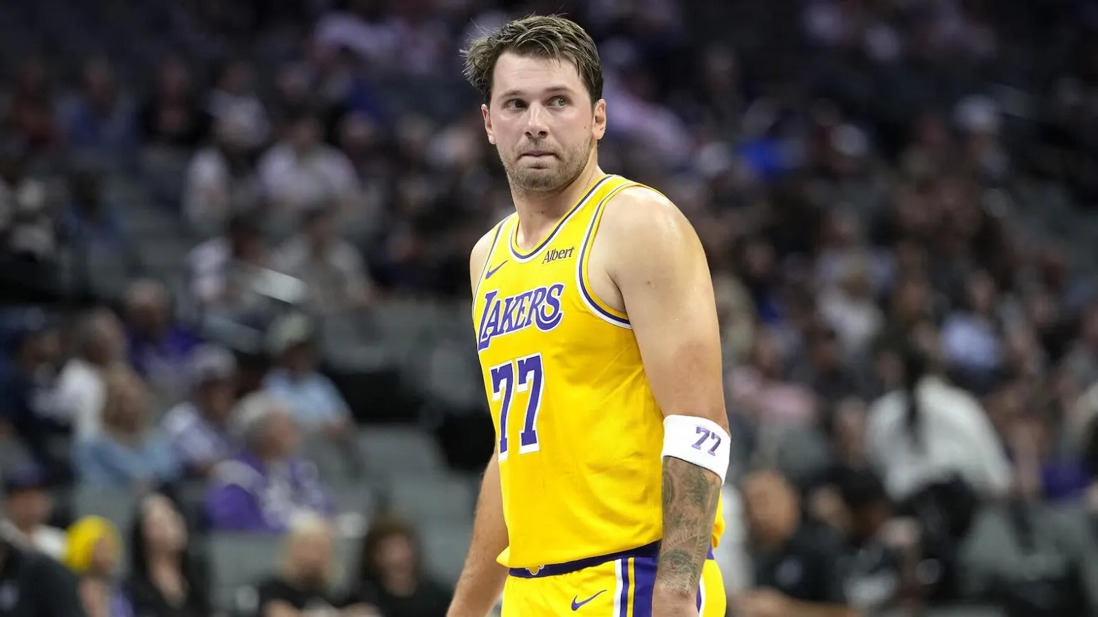 Luka Doncic Absen Playoff 2026 Akibat Cedera Hamstring - sumber: (mainbasket)