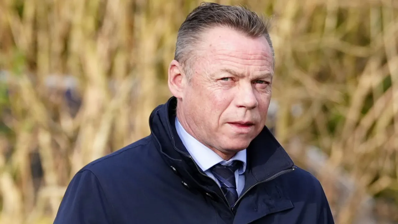 Paul Dickov Tetap Bela Man City di Tengah Skandal Keuangan