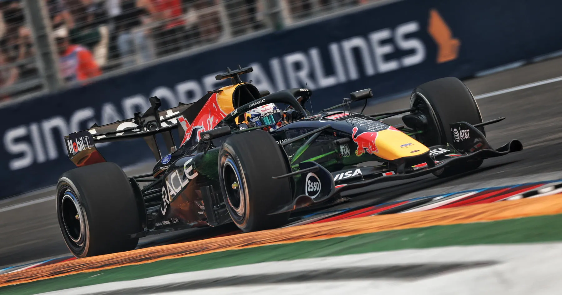 Radio Verstappen Bermasalah di Latihan GP Singapura - sumber: (racingnews365)