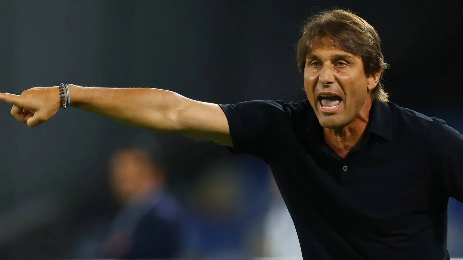 Antonio Conte Dikaitkan dengan Manchester United di Tengah Spekulasi Manajerial - sumber: (givemesport)
