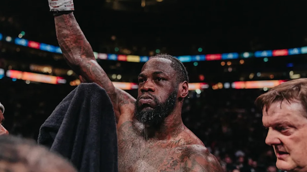 Bikin Geger, Derek Chisora Jagokan Deontay Wilder Pukul Jatuh Usyk