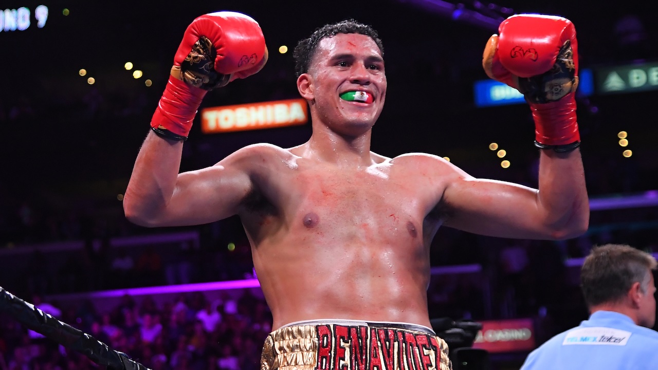 David Benavidez Copot Gelar Kelas Berat Ringan Demi Target Lebih Besar