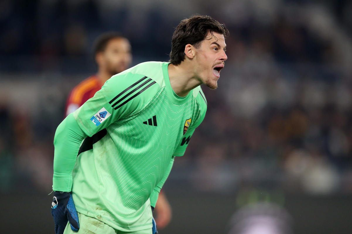 Roma Terpukul, Svilar Absen Sebulan Akibat Fraktur Stres