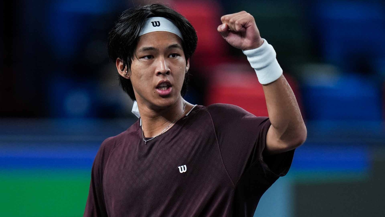 Taklukkan Lorenzo Musetti, Zhou Yi Torehkan Sejarah Di Shanghai