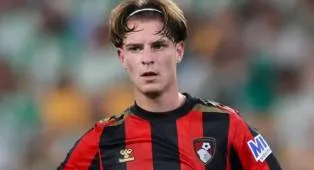 TMW: Alex Scott Jadi Transfer Impian AC Milan untuk Gantikan Modric