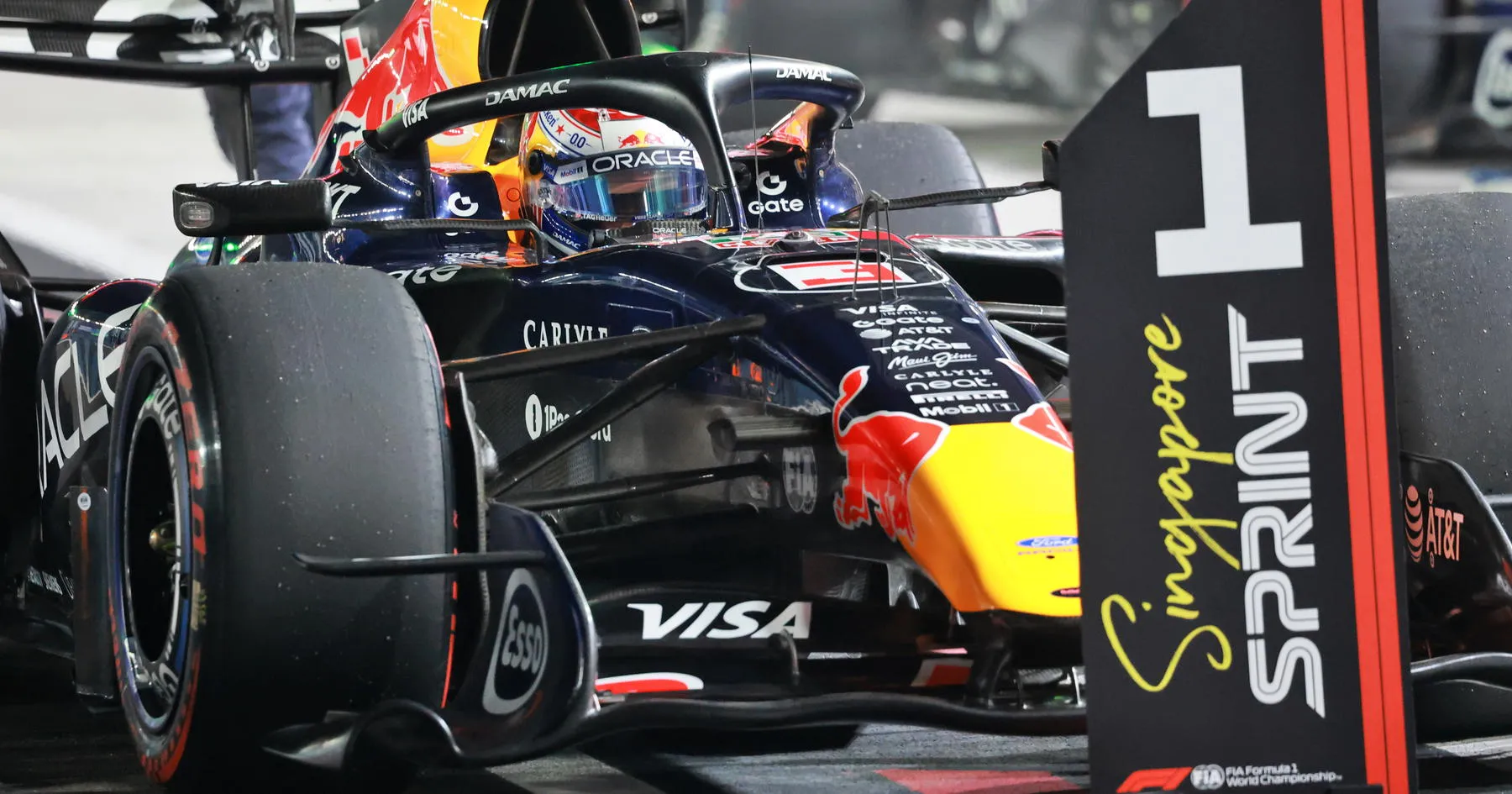 Verstappen dan Ferrari Kuasai Kejutan di GP Singapura - sumber: (racingnews365)