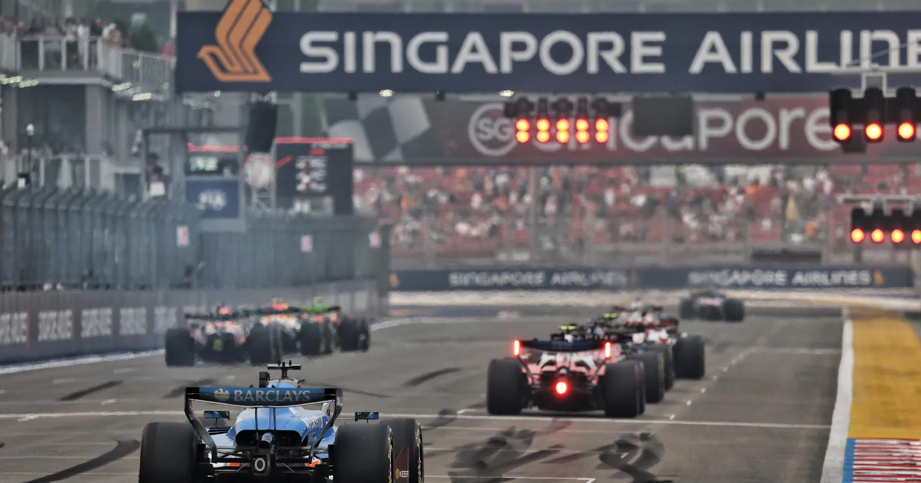 Verstappen Pole Position di Sprint F1 Singapura 2026 - sumber: (racingnews365)