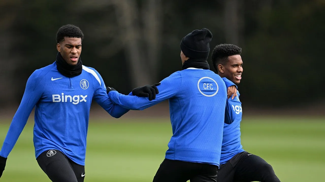 Xabi Alonso memuji peningkatan performa Josh Acheampong serta membeberkan rencana pengembangan bakat Estevao Willian