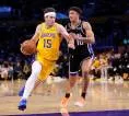 Austin Reaves Kenakan Nike Kobe: Pertanda Baru?