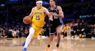 Austin Reaves Kenakan Nike Kobe: Pertanda Baru?