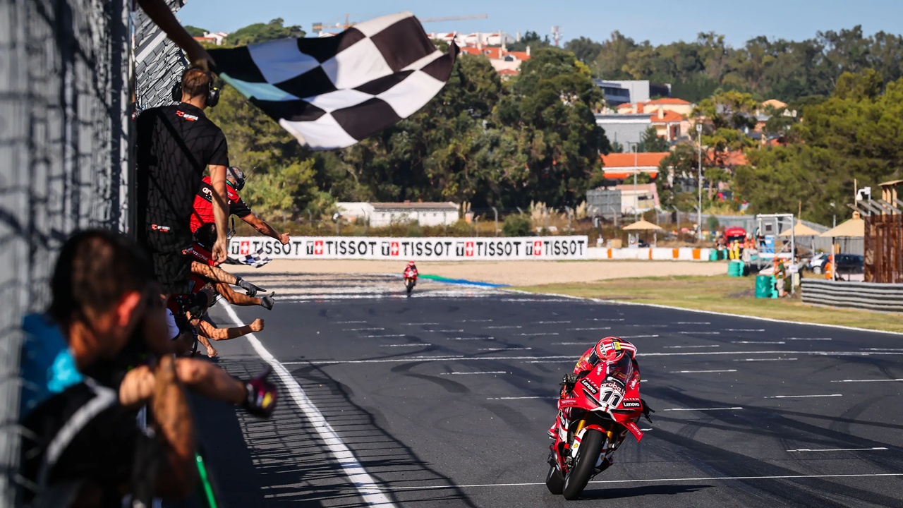 Hasil Balapan 1 WSBK Estoril: Bulega Kembali ke Jalur Kemenangan